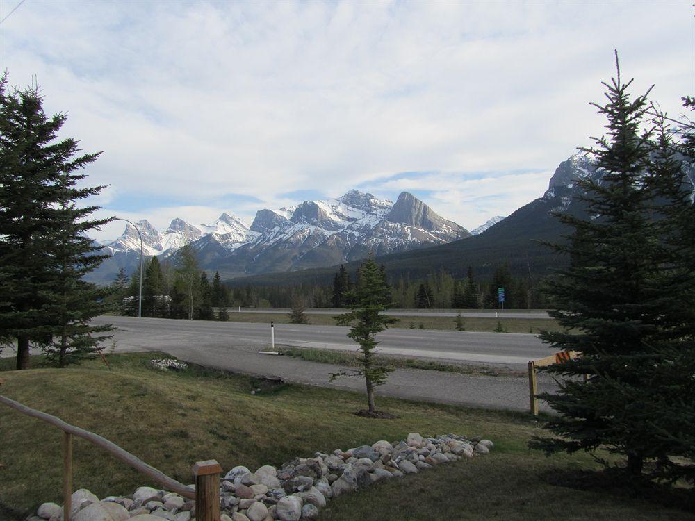 Inn Of The Rockies Canmore Exterior photo