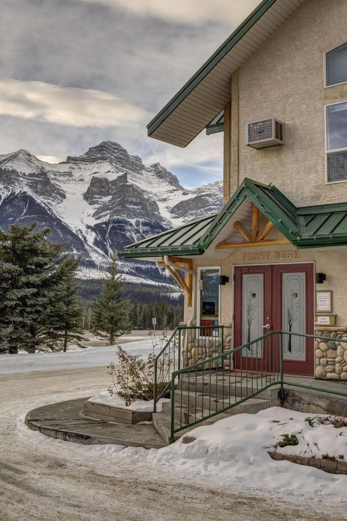 Inn Of The Rockies Canmore Exterior photo